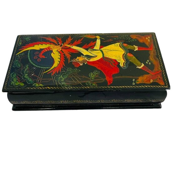 Hand-Painted Russian Lacquer Box With Fairy Tale Scene Hinged Lid 6"‎ x 3" - Picture 2 of 6